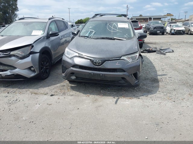 JTMZFREV7JJ743636 Toyota RAV4 LE