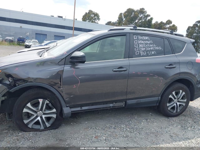 JTMZFREV7JJ743636 Toyota RAV4 LE