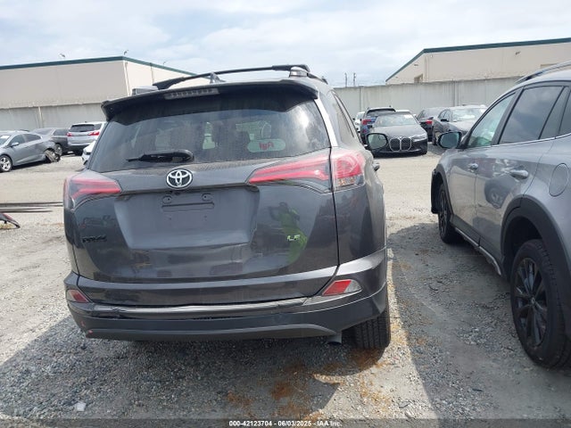 JTMZFREV7JJ743636 Toyota RAV4 LE