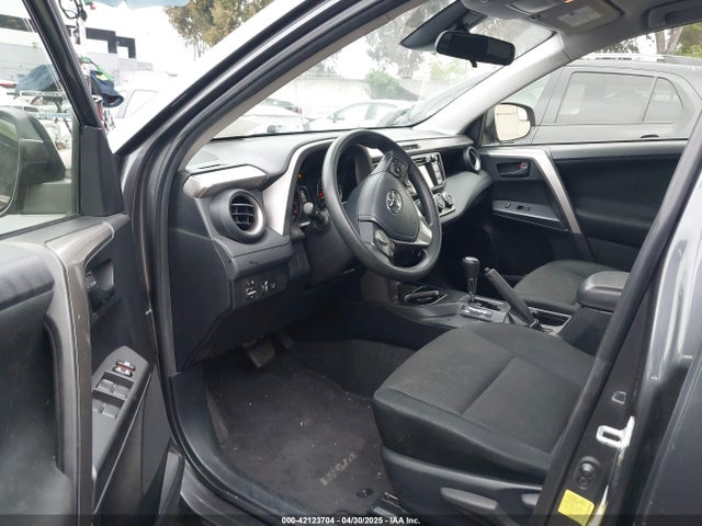 JTMZFREV7JJ743636 Toyota RAV4 LE