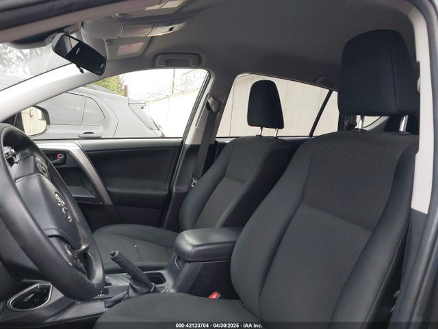 JTMZFREV7JJ743636 Toyota RAV4 LE
