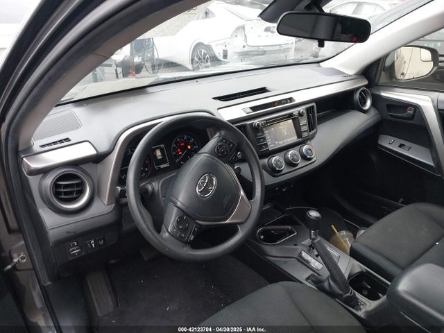 JTMZFREV7JJ743636 Toyota RAV4 LE