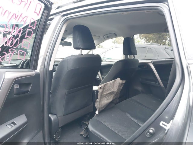 JTMZFREV7JJ743636 Toyota RAV4 LE