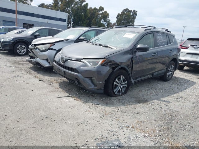 JTMZFREV7JJ743636 Toyota RAV4 LE