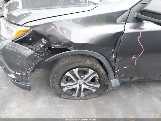 JTMZFREV7JJ743636 Toyota RAV4 LE