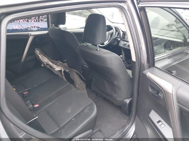 JTMZFREV7JJ743636 Toyota RAV4 LE