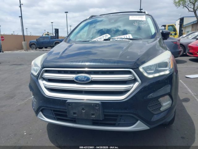 1FMCU9J90HUD59304 Ford Escape Titanium