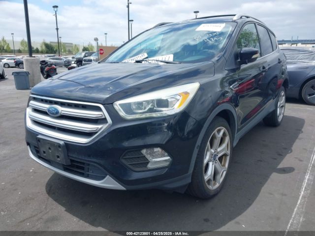 1FMCU9J90HUD59304 Ford Escape Titanium
