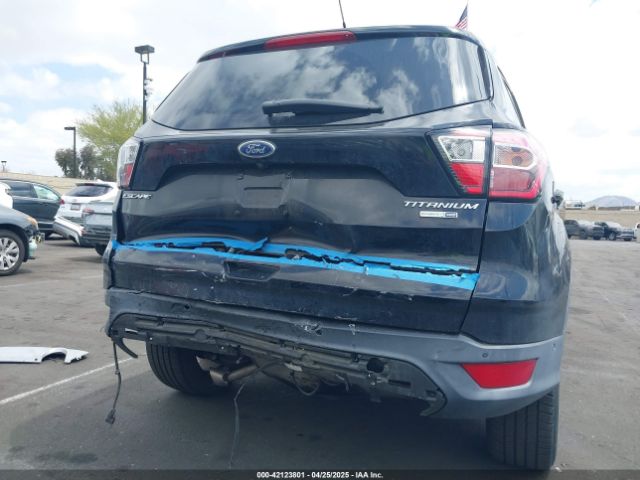 1FMCU9J90HUD59304 Ford Escape Titanium