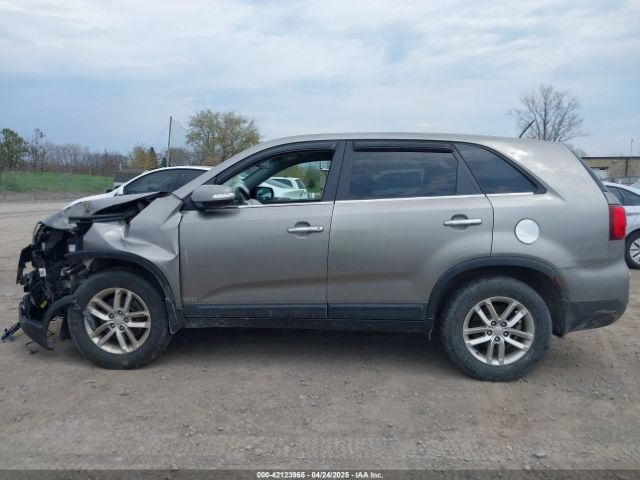 5XYKTCA66FG570155 KIA SORENTO LX