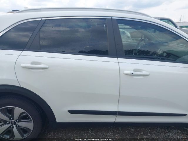 KNDCB3LCXH5074054 KIA NIRO LX