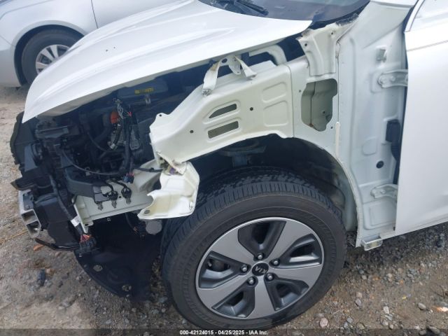 KNDCB3LCXH5074054 KIA NIRO LX