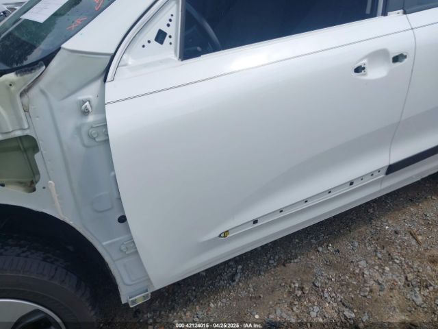 KNDCB3LCXH5074054 KIA NIRO LX