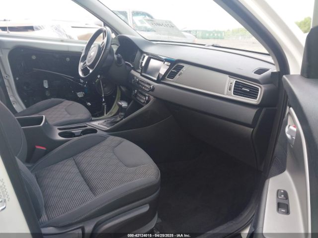 KNDCB3LCXH5074054 KIA NIRO LX