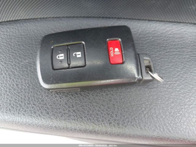 JTDKDTB32F1098845 Toyota Prius C Three