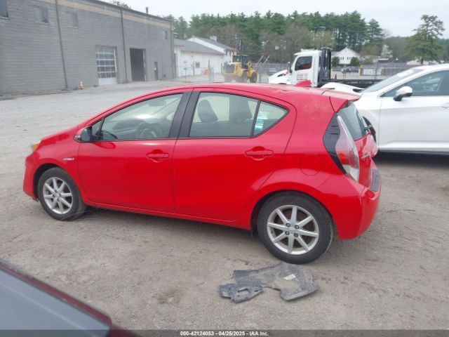 JTDKDTB32F1098845 Toyota Prius C Three