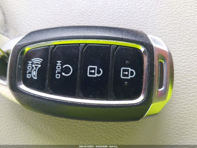 KM8K62AB1NU818769 Hyundai Kona Sel