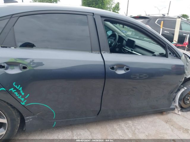 3KPF24AD8ME404965 KIA Forte Lxs