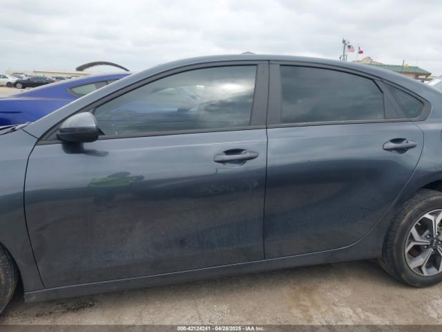 3KPF24AD8ME404965 KIA Forte Lxs