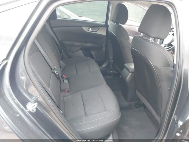 3KPF24AD8ME404965 KIA Forte Lxs