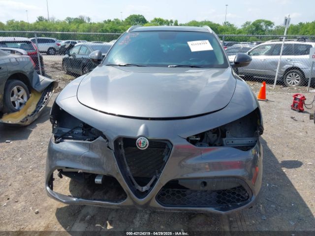 ZASFAKAN8J7B93267 Alfa Romeo Stelvio Awd