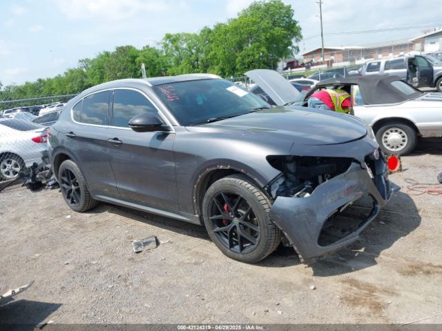 ZASFAKAN8J7B93267 Alfa Romeo Stelvio Awd