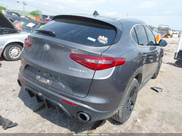 ZASFAKAN8J7B93267 Alfa Romeo Stelvio Awd