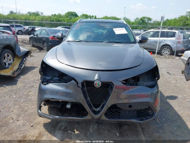ZASFAKAN8J7B93267 Alfa Romeo Stelvio Awd