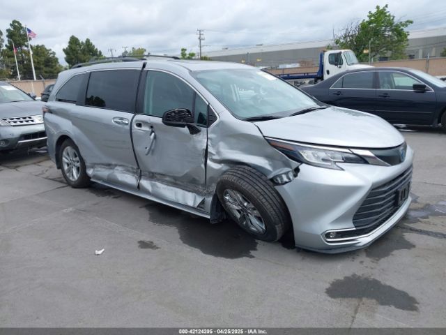 2022 TOYOTA SIENNA 5TDJRKEC8NS135921