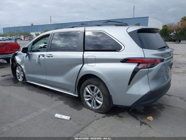 2022 TOYOTA SIENNA 5TDJRKEC8NS135921 Photo 2