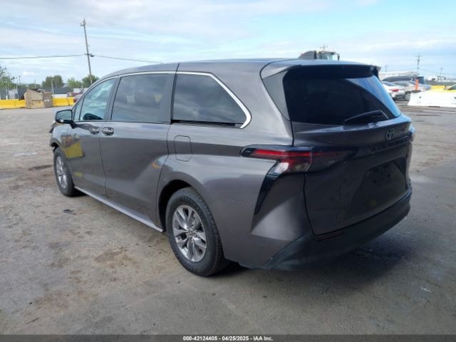 5TDKRKEC6PS157598 Toyota SIENNA LE