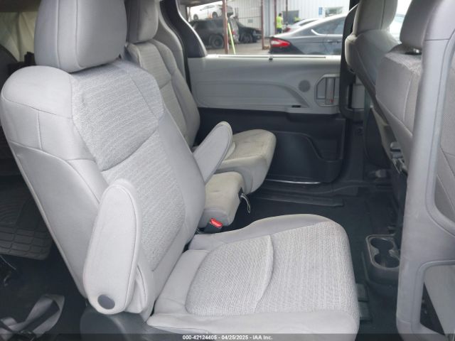 5TDKRKEC6PS157598 Toyota SIENNA LE