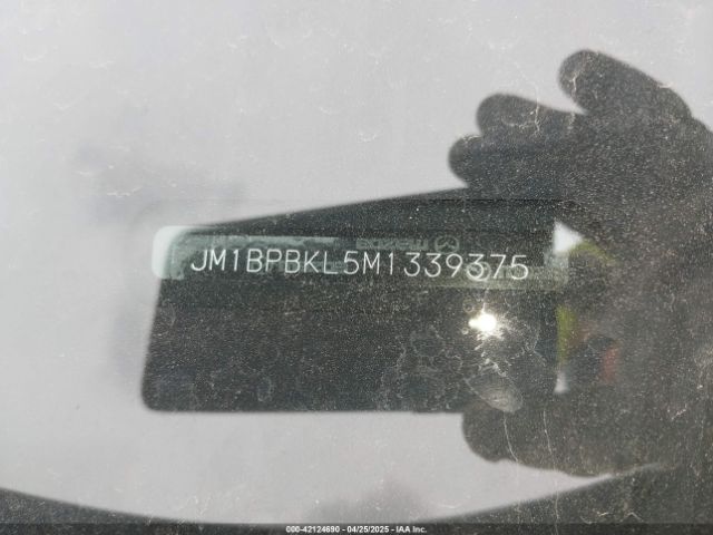 JM1BPBKL5M1339375 Mazda Mazda3 Hatchback Select