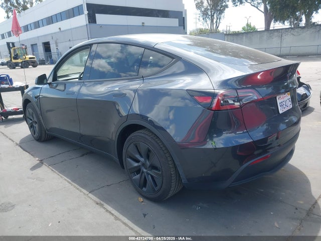 2025 TESLA MODEL Y 7SAYGDEE3SF241486 Photo 2