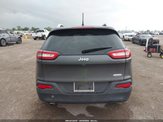 1C4PJLCB8GW370078 Jeep Cherokee Latitude
