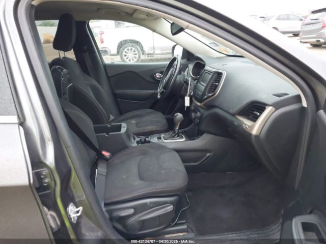1C4PJLCB8GW370078 Jeep Cherokee Latitude
