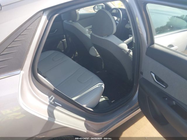 KMHLP4AG7NU359174 Hyundai Elantra Limited