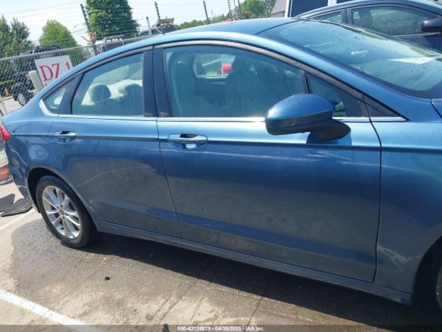 3FA6P0H72KR123170 Ford FUSION SE