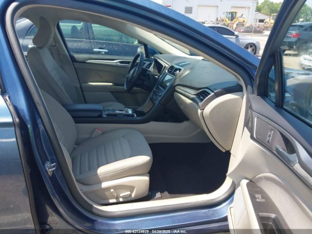 3FA6P0H72KR123170 Ford FUSION SE