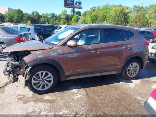 KM8J3CA47HU302593 Hyundai TUCSON SE