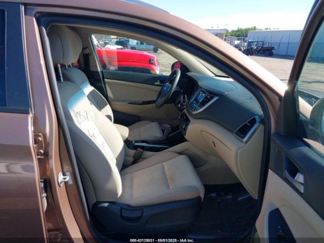 KM8J3CA47HU302593 Hyundai TUCSON SE