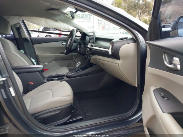 3KPF24AD4ME354906 KIA Forte Lxs