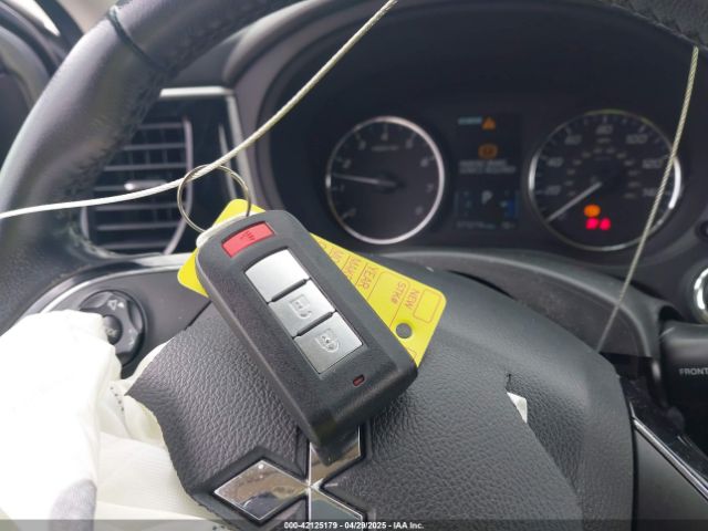 JA4AZ3A34HZ062894 Mitsubishi Outlander Se