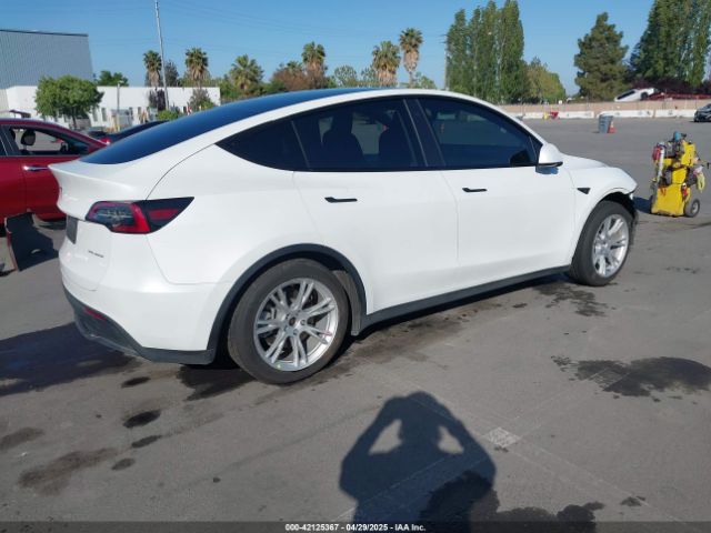 2021 TESLA MODEL Y 5YJYGAEE6MF281799 Photo 3
