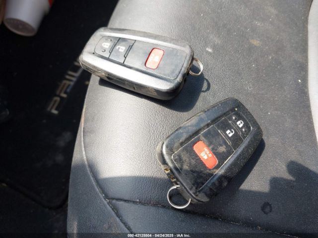 JTDKARFU5G3008768 Toyota Prius Four