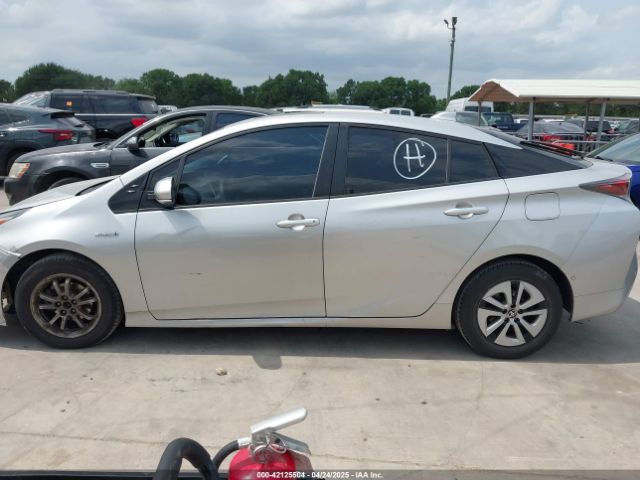 JTDKARFU5G3008768 Toyota Prius Four
