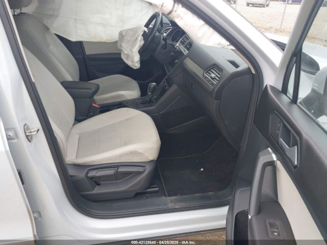 3VV3B7AXXJM039125 Volkswagen Tiguan 2.0t Se/2.0t Sel