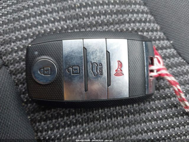 KNDCB3LC7H5055316 KIA NIRO LX