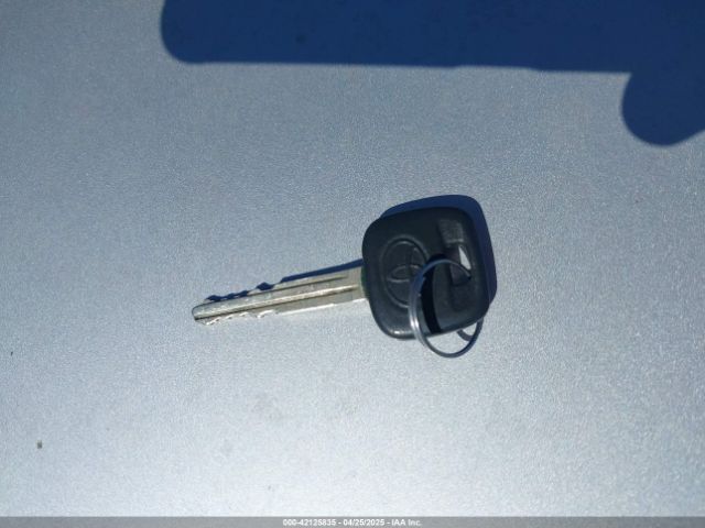 VNKKTUD3XHA085664 Toyota YARIS L