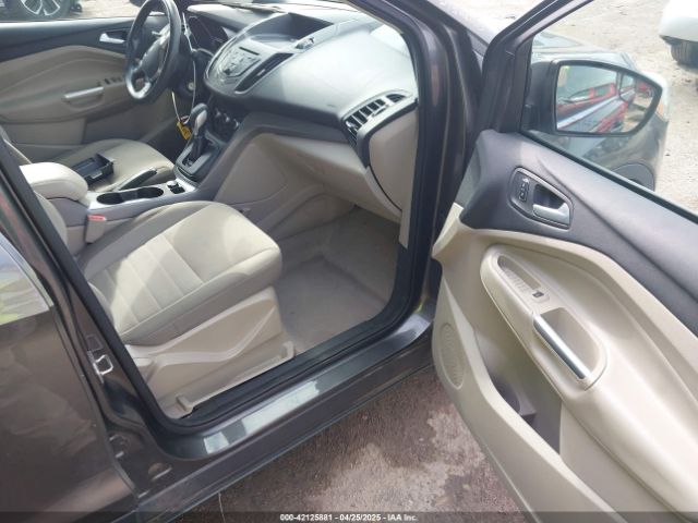 1FMCU9GX2FUC57005 Ford ESCAPE SE
